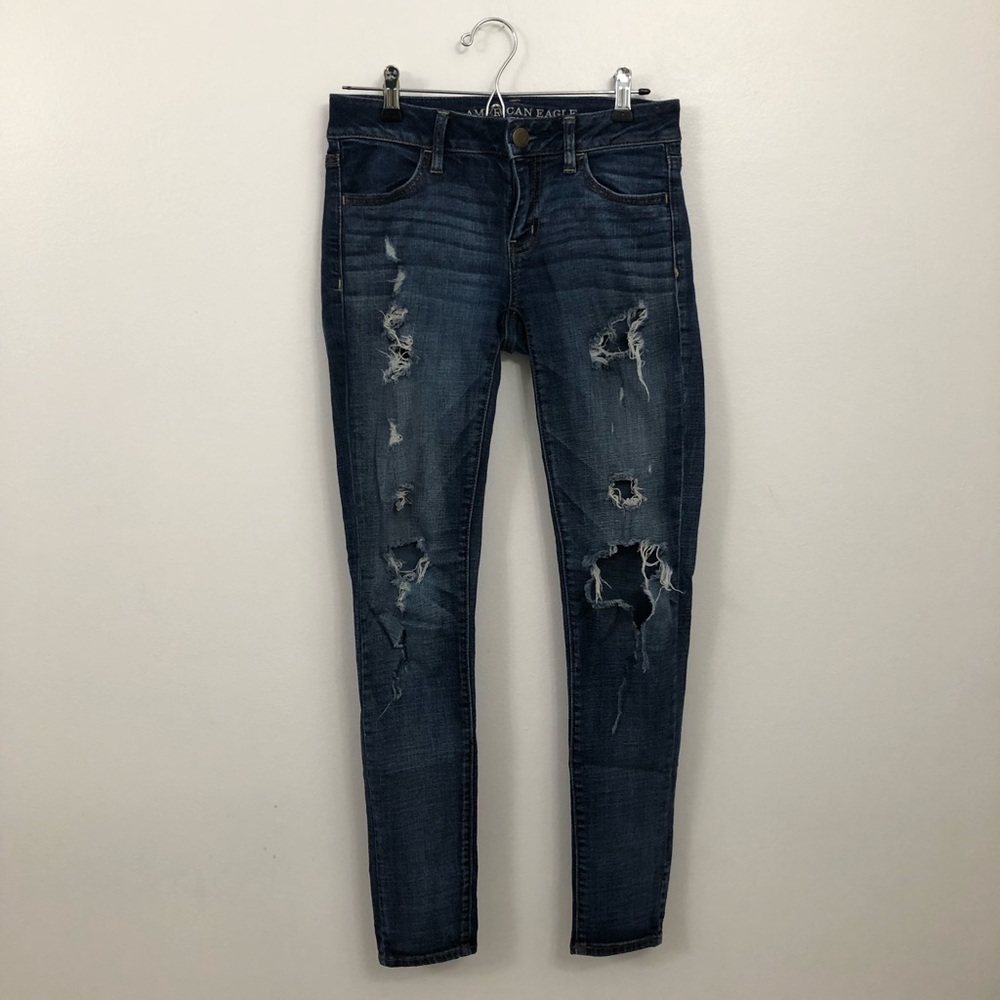 AMERICAN EAGLE RIPPED JEANS